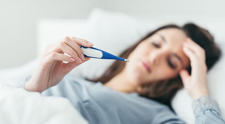 Fiebre Inexplicada Asociada a Dolor Localizado en Abdomen